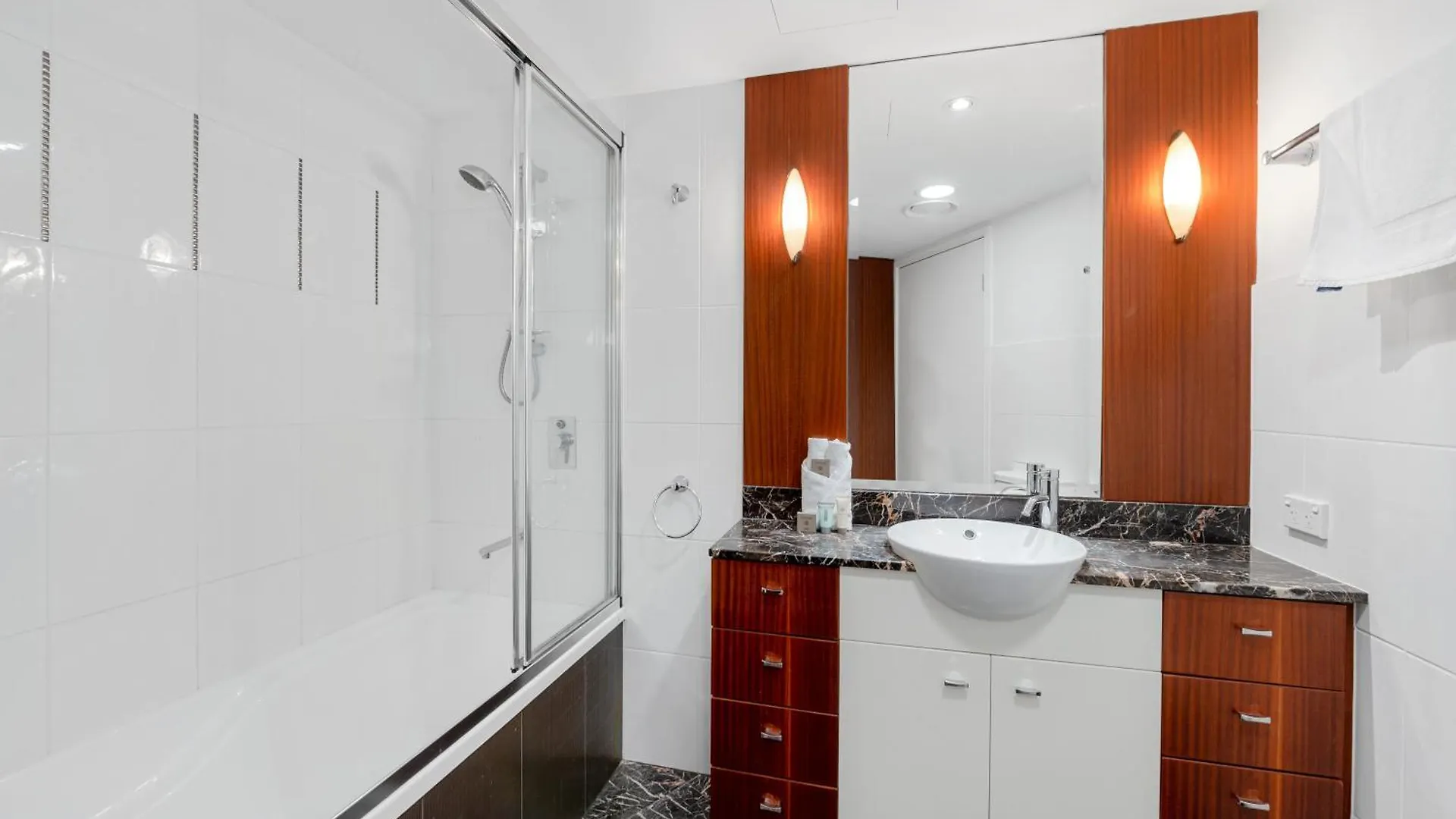 Spectacular Ocean View 3 Pools Gym Spa And Sauna 골드코스트